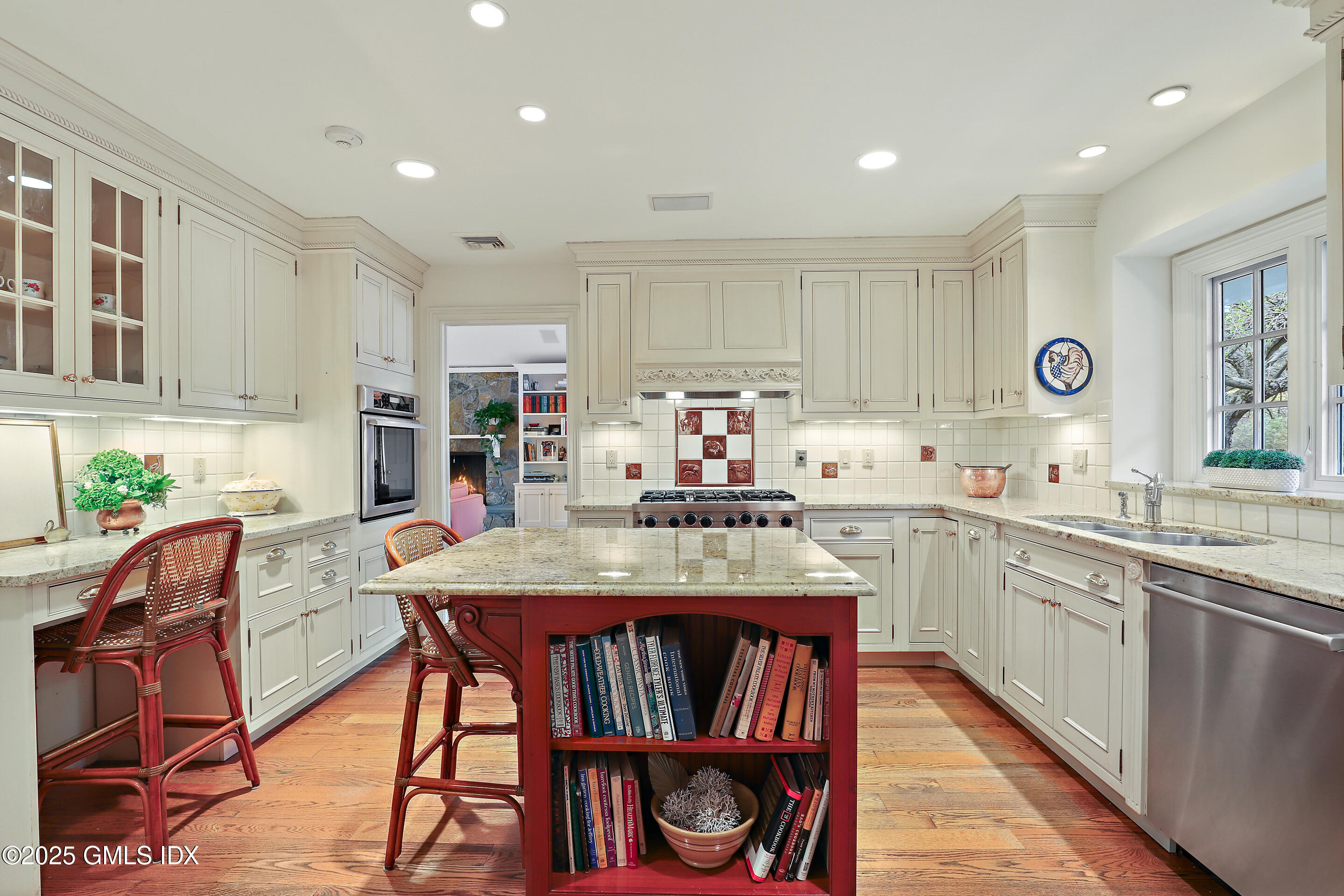502 Indian Field Road Greenwich, CT 06830 - Photo 6 of 37 Kitchen