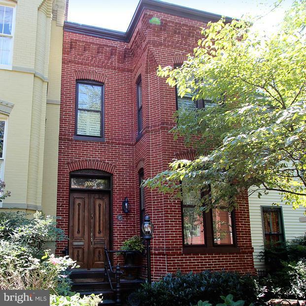 Exterior (Front)
