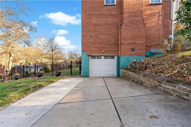 a view of a yard with brick walls