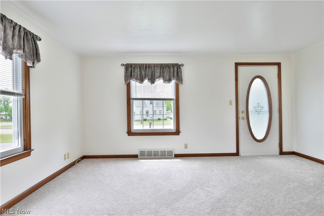 136 State Road Northwest Warren, OH 44483 - Photo 3 of 35 Gallery Image 3