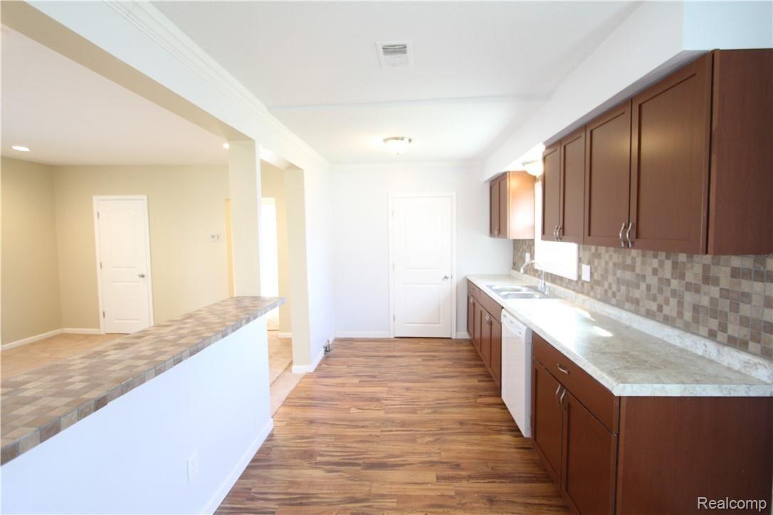 4226 Venoy Road Wayne, MI 48184 - Photo 12 of 37 IMG_2657.JPG