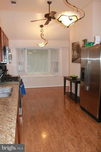 18307 Sharon Road Triangle, VA 22172 - Photo 21 of 28 Kitchen