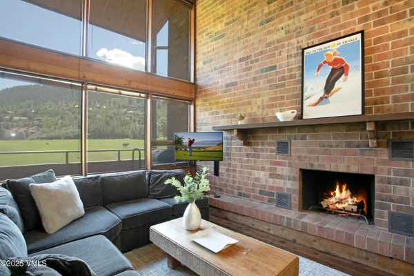 $1,265,000 | 54 Columbine Circle, Unit B14, Eagle-Vail, CO 81620