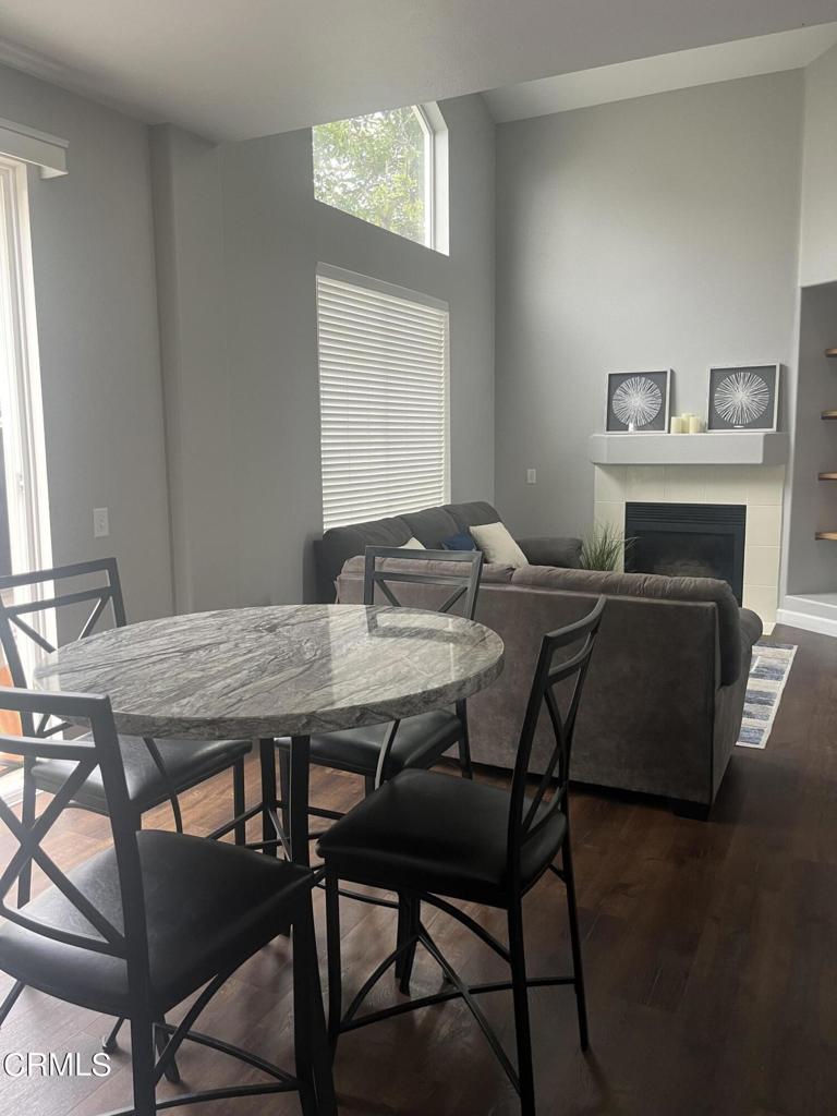 1027 Corte Primavera Oxnard, CA 93030 - Photo 3 of 23 a dining room with furniture and window