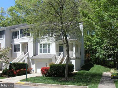 11294 Fairwind Way Reston, VA 20190 - Photo 2 of 30 a front view of a house with garden