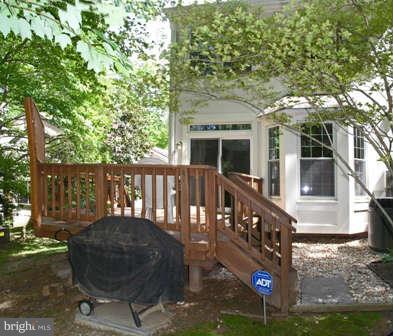 11294 Fairwind Way Reston, VA 20190 - Photo 4 of 30 a view of a house with backyard and sitting area