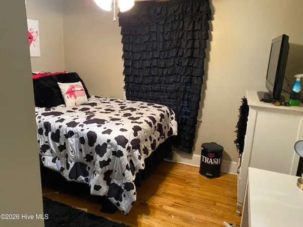 $2,500 | 102 North Meade Street, Greenville, NC 27858