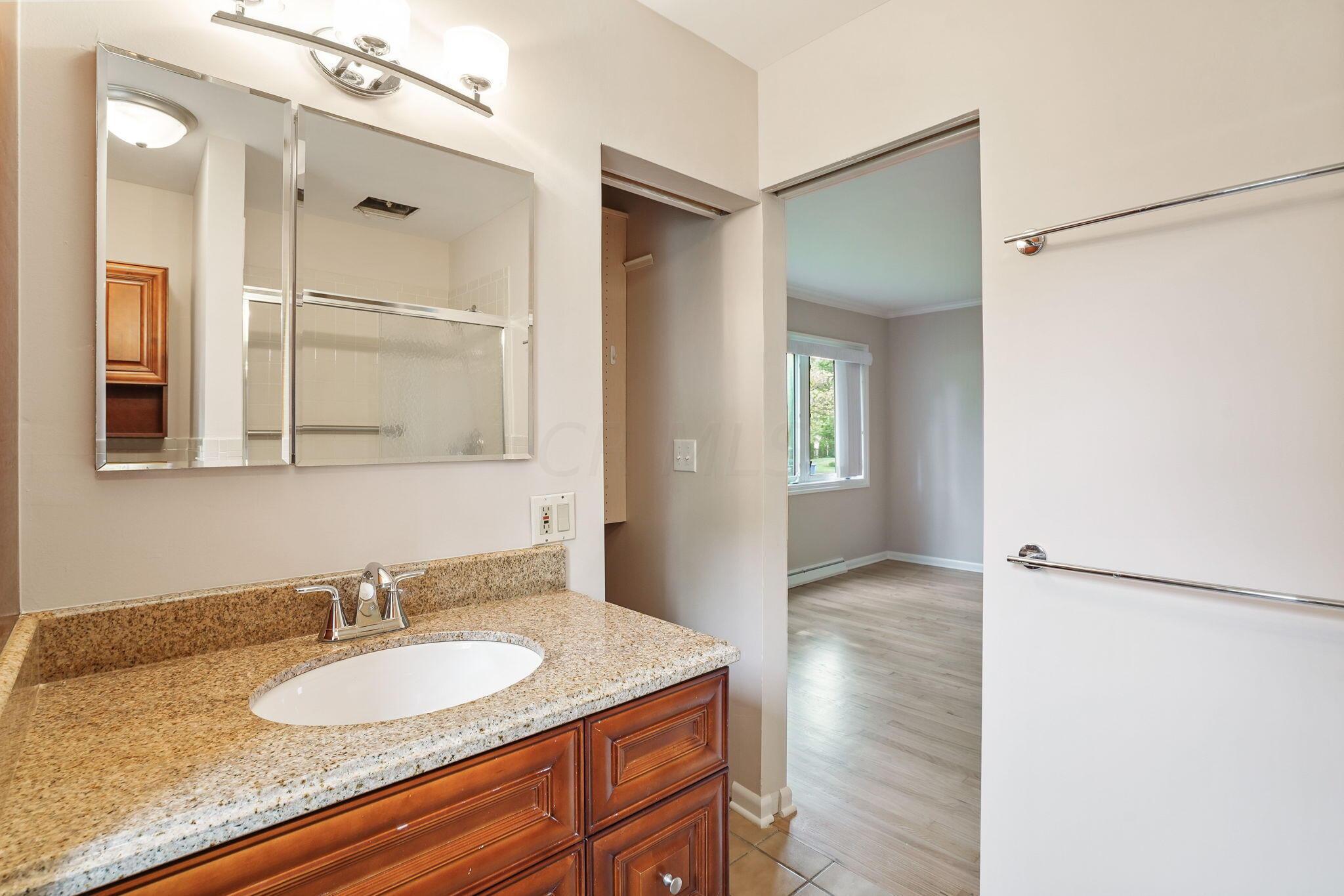 3777 Walhaven Road Columbus, OH 43220 - Photo 59 of 70 59-web-or-mls-DSC05456