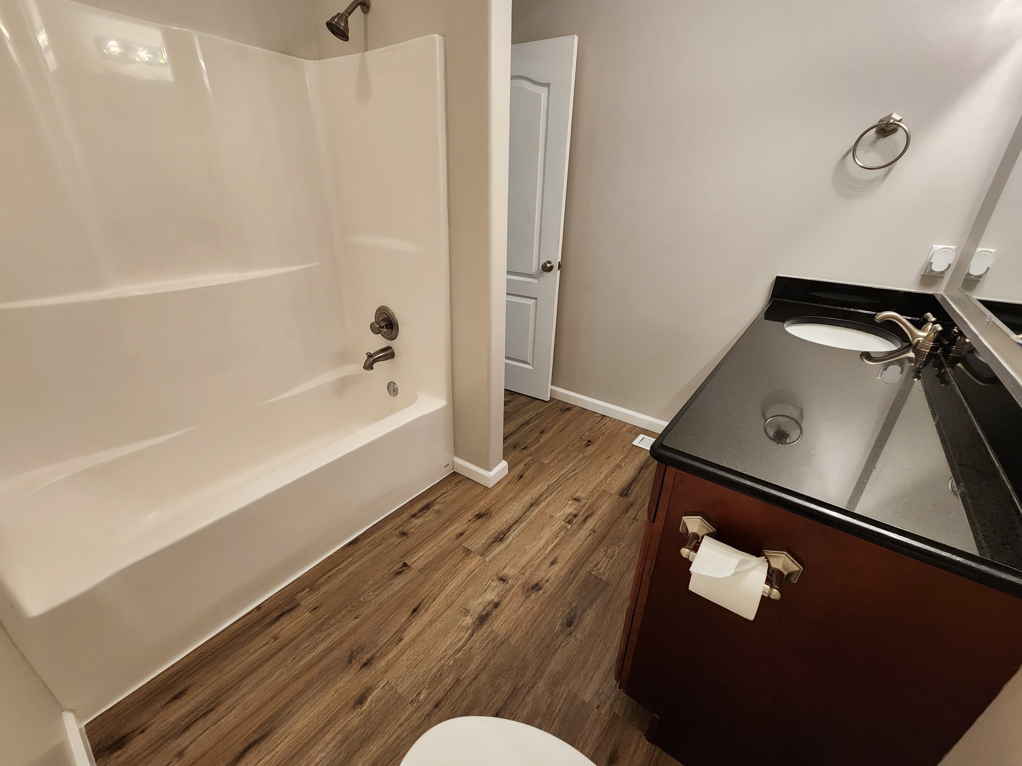 1415 Williamson Road, Unit B Goodlettsville, TN 37072 - Photo 13 of 18 a bathroom with a bathtub and a sink