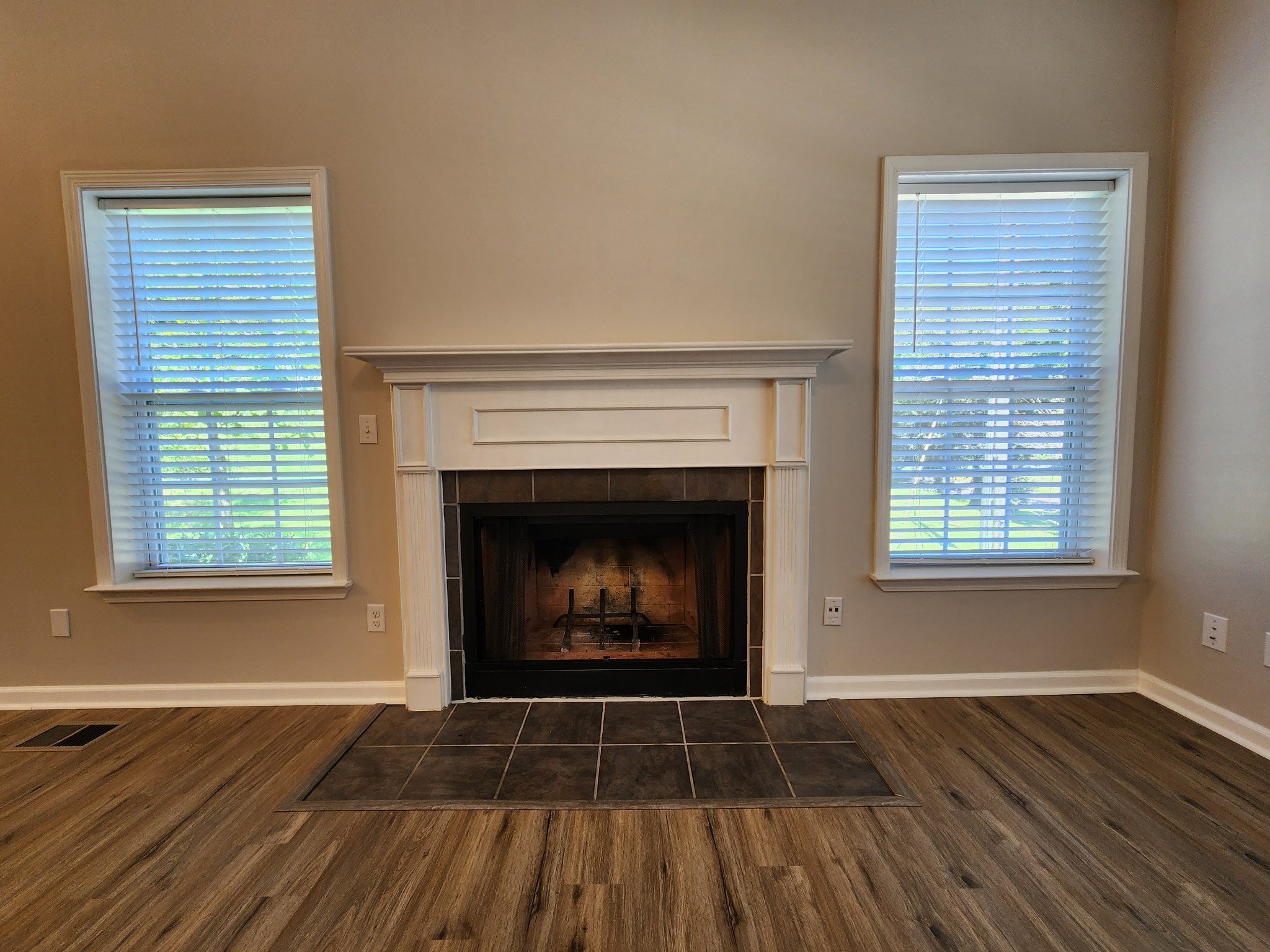 1415 Williamson Road, Unit B Goodlettsville, TN 37072 - Photo 3 of 18 a living room with a fireplace and wooden floor