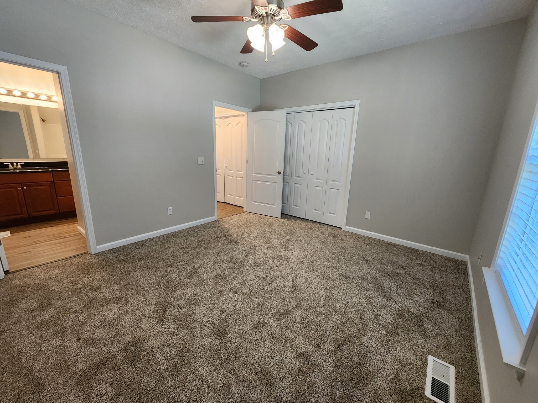 1415 Williamson Road, Unit B Goodlettsville, TN 37072 - Photo 7 of 18 a view of an empty room and a window