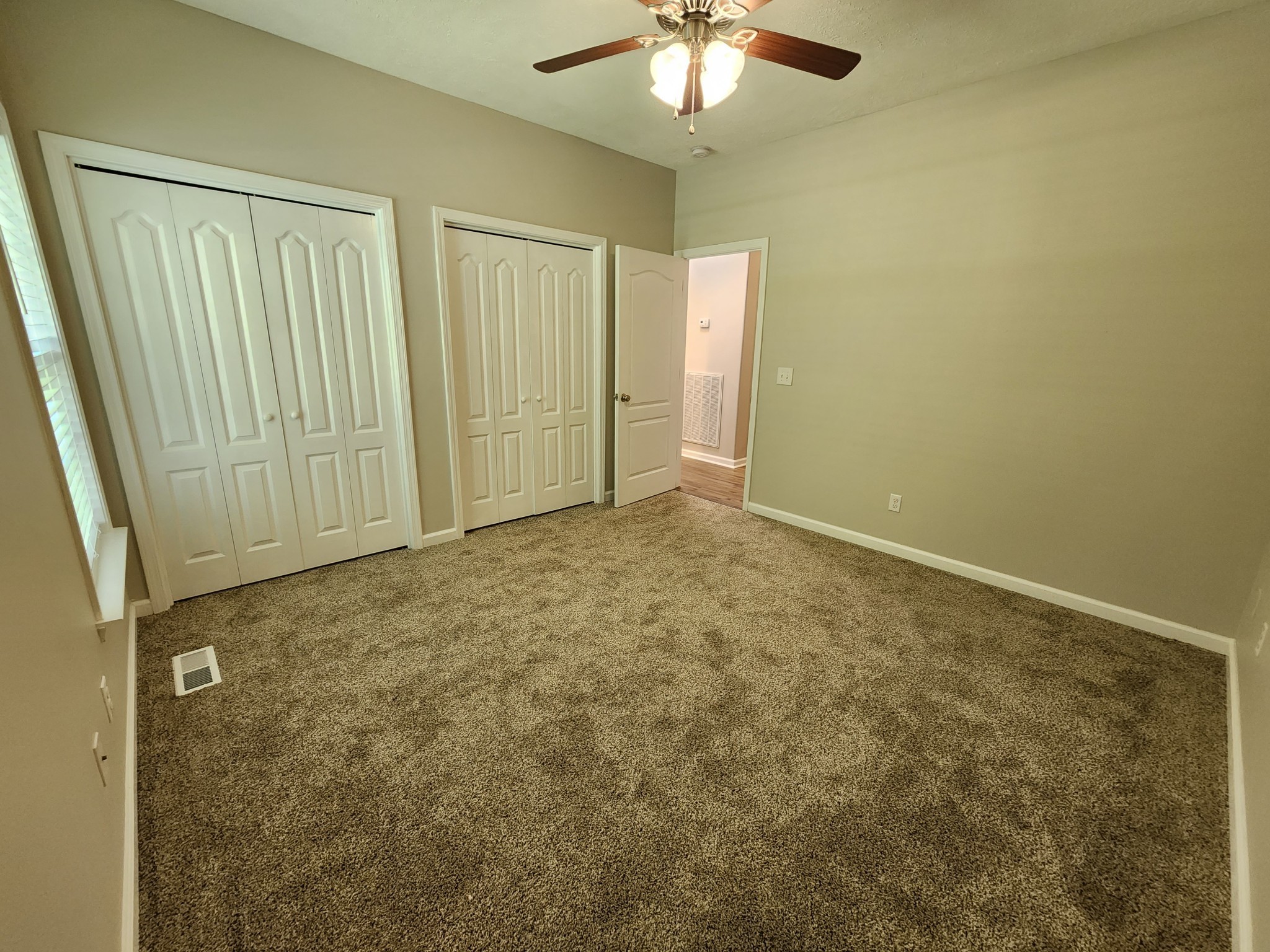 1415 Williamson Road, Unit B Goodlettsville, TN 37072 - Photo 8 of 18 an empty room with a chandelier fan
