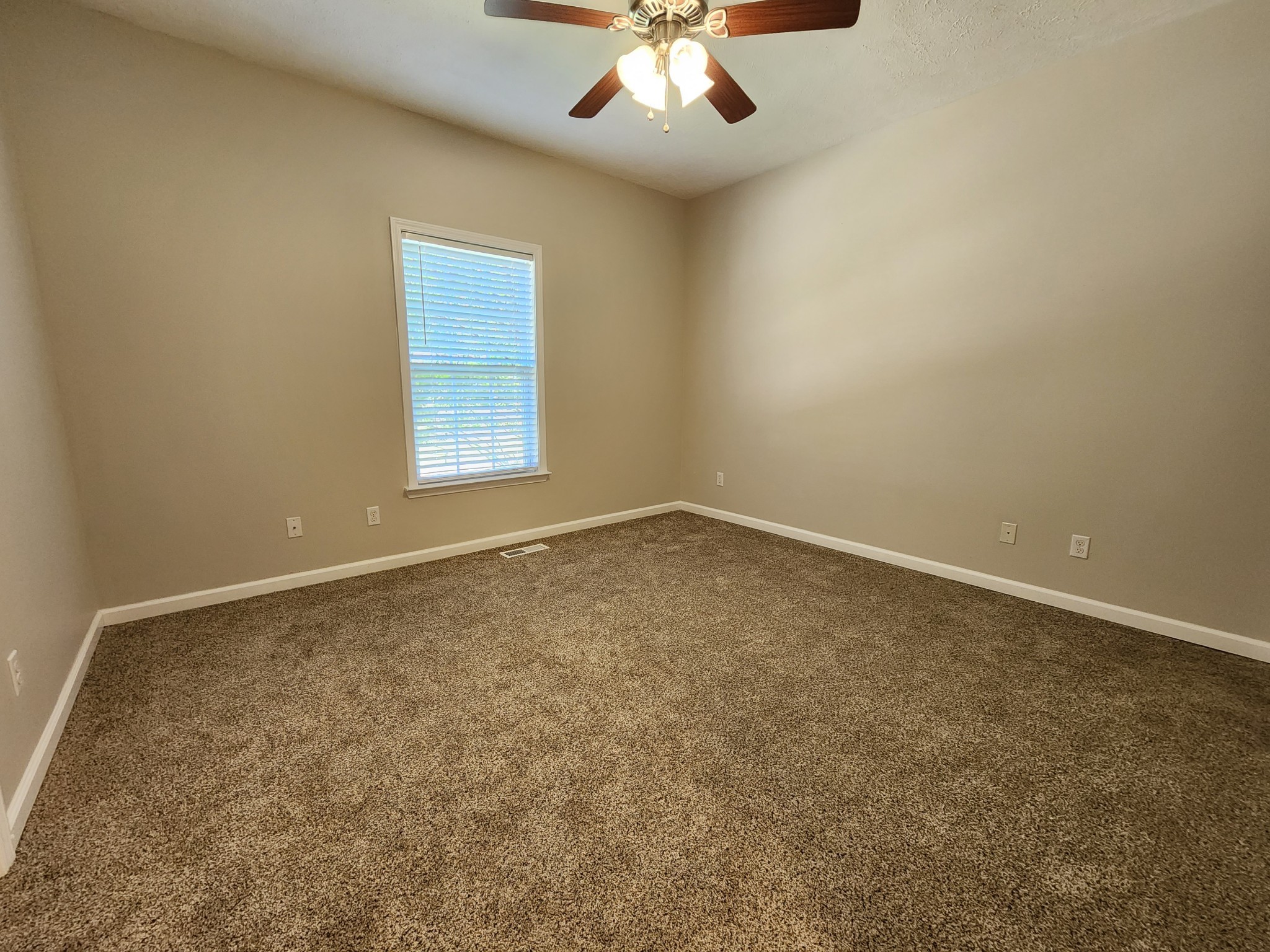 1415 Williamson Road, Unit B Goodlettsville, TN 37072 - Photo 9 of 18 an empty room with a window