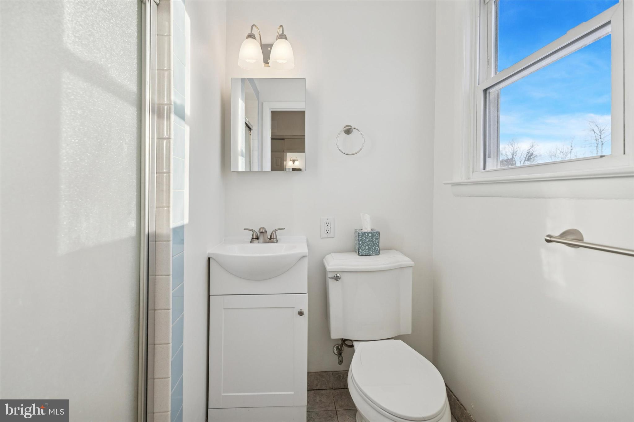 725 Springdell Road King of Prussia, PA 19406 - Photo 19 of 29 a bathroom with a toilet a sink and mirror