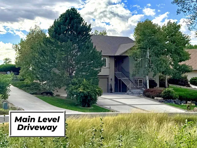 a view of an house with backyard space and balcony
