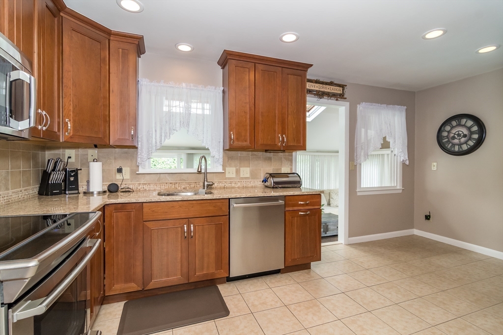 17 Amory Road Marlborough, MA 01752 - Photo 5 of 31 Gallery Image 5