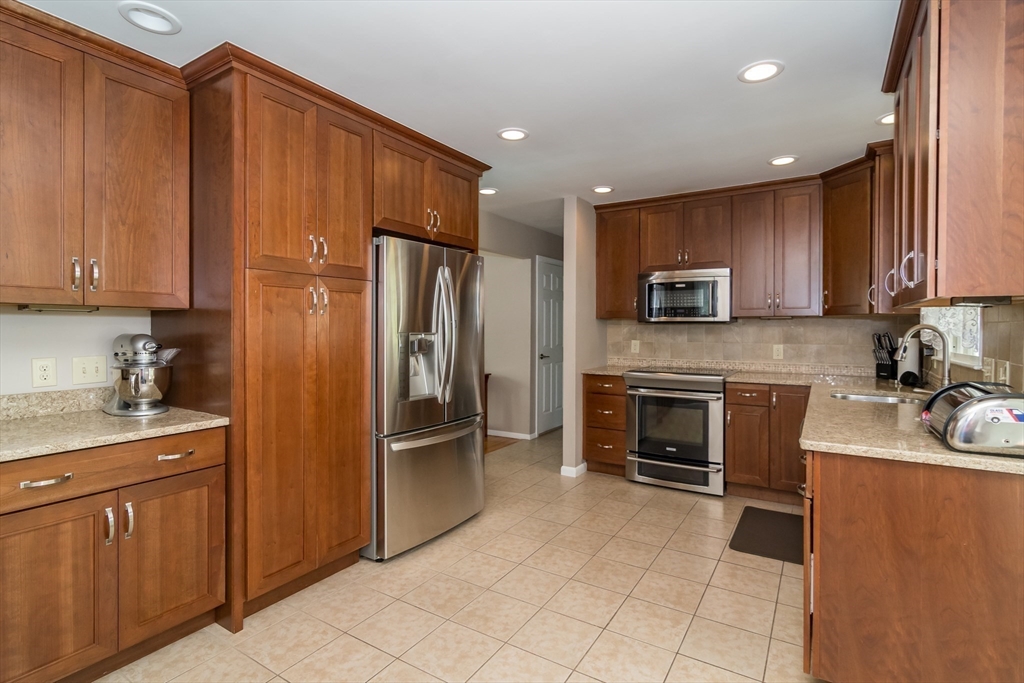 17 Amory Road Marlborough, MA 01752 - Photo 6 of 31 Gallery Image 6
