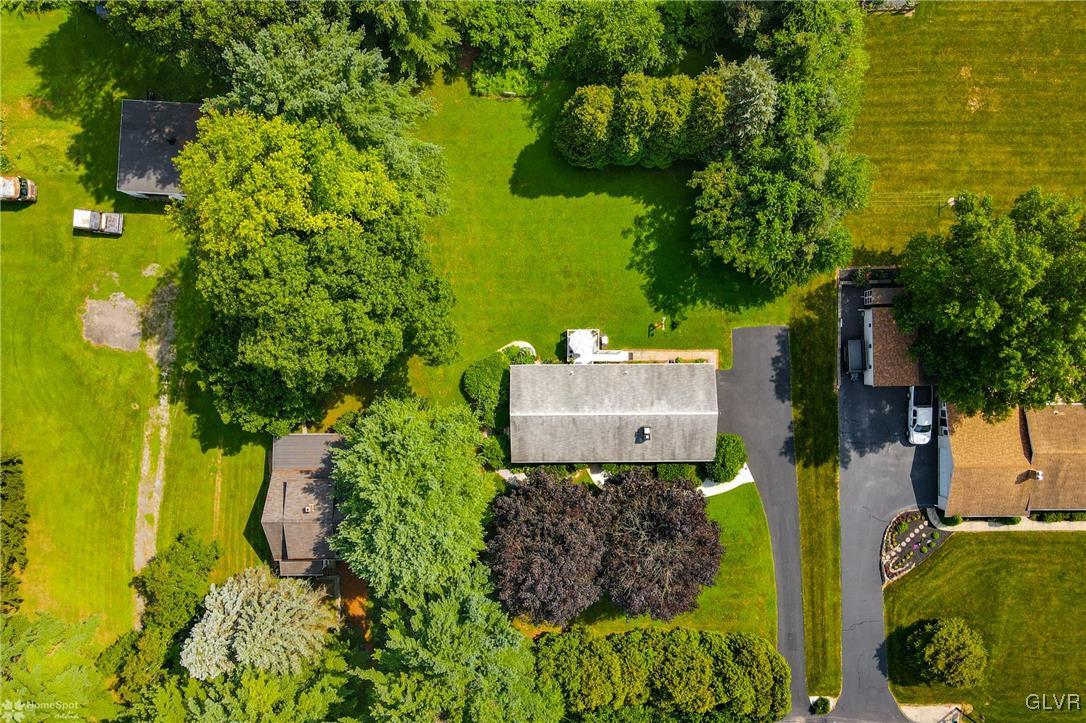 5546 Lanark Road Center Valley, PA 18034 - Photo 4 of 49 Gallery Image 4