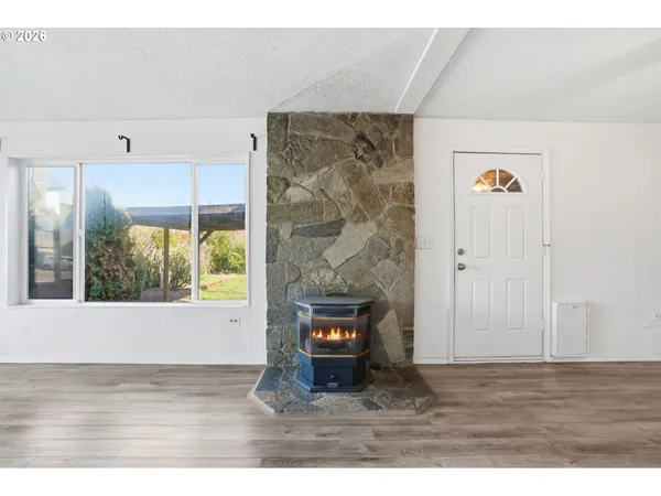 $399,900 | 108 West 1st Street, Canby, OR 97013