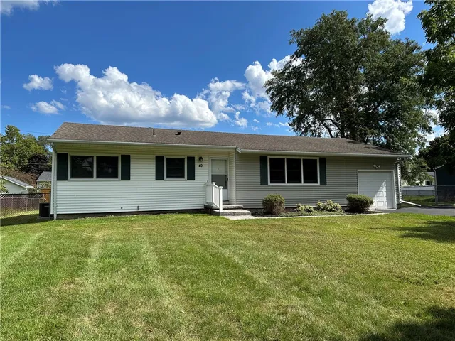 $1,975 | 40 Guildhall Road, Henrietta, NY 14623