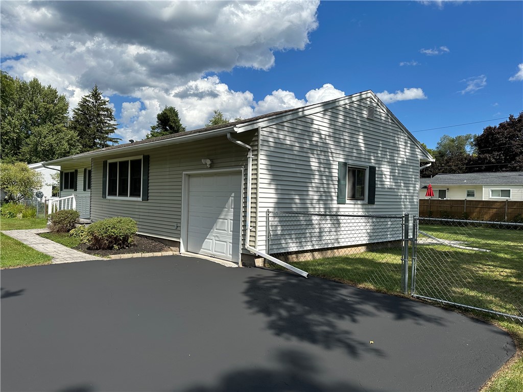 40 Guildhall Road Henrietta, NY 14623 - Photo 3 of 29