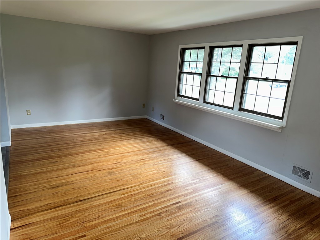 40 Guildhall Road Henrietta, NY 14623 - Photo 9 of 29