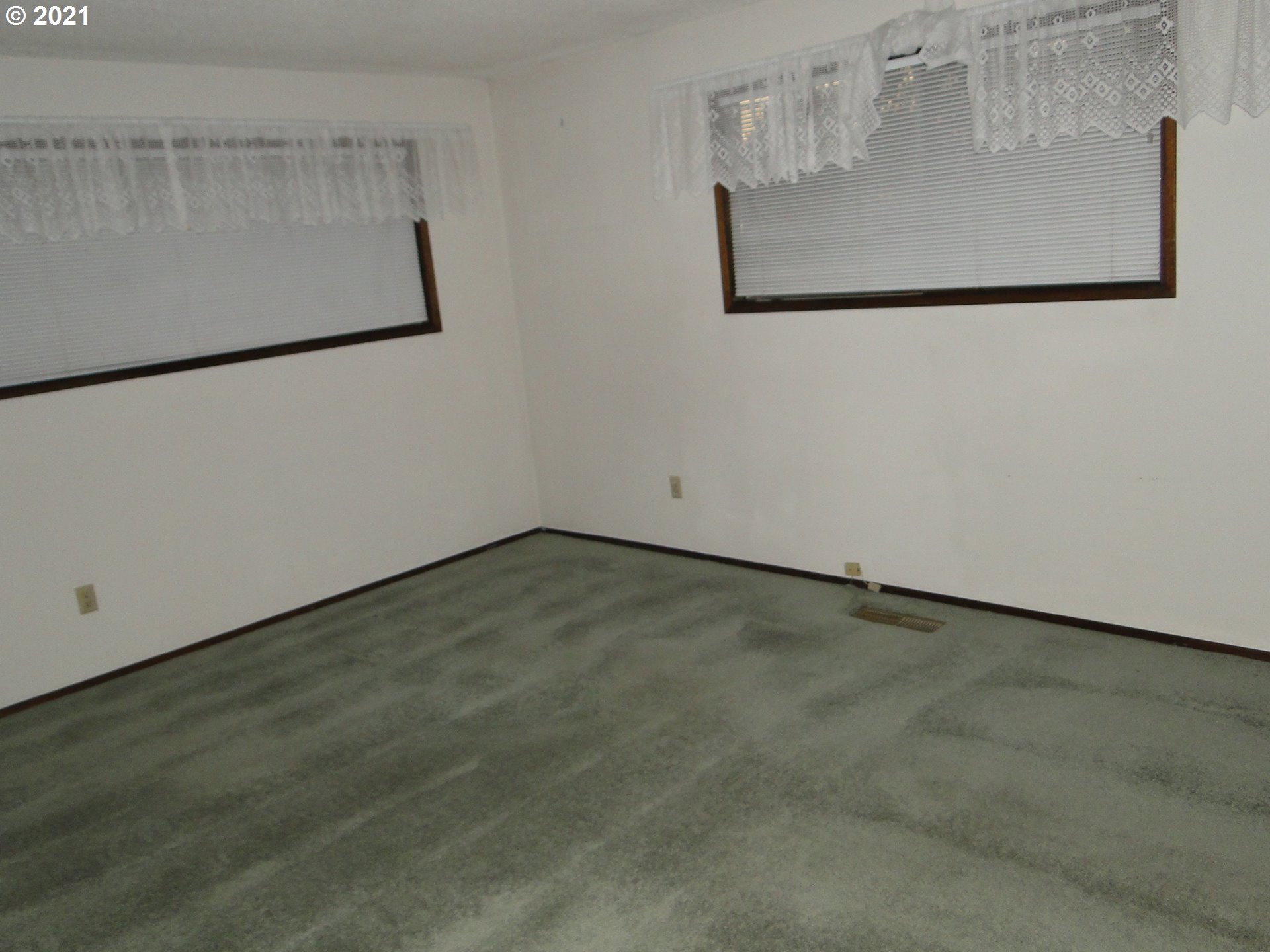 370 West Moore Avenue Hermiston, OR 97838 - Photo 13 of 24