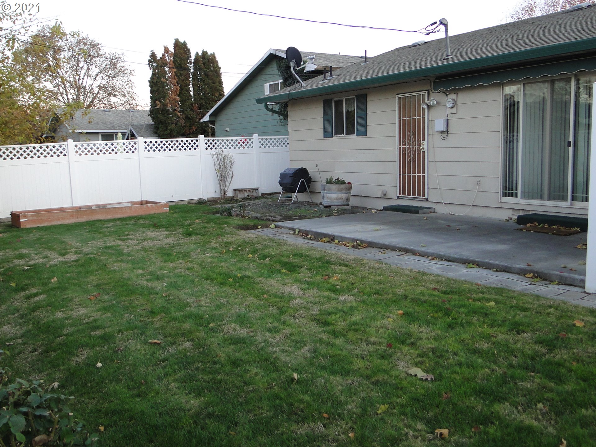 370 West Moore Avenue Hermiston, OR 97838 - Photo 24 of 24 a view of a backyard of the house