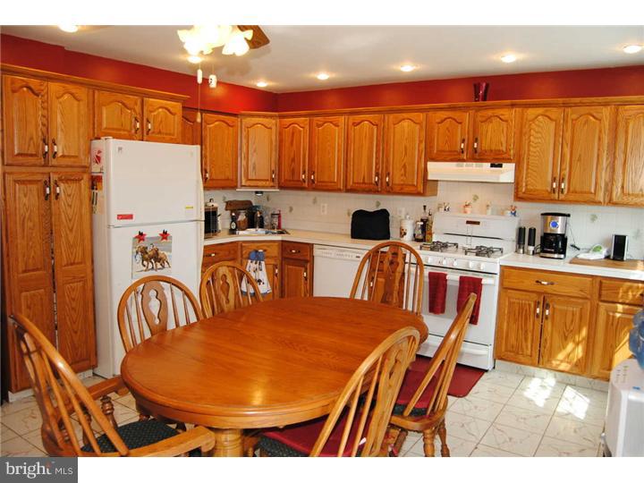 3549 Brookview Road Philadelphia, PA 19154 - Photo 6 of 13 Kitchen