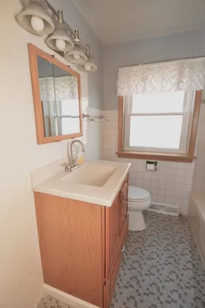 $1,900 | 1461 Balmoral Avenue, Unit 1N, Westchester, IL 60154