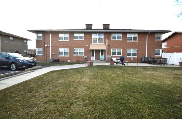 $1,900 | 1461 Balmoral Avenue, Unit 1N, Westchester, IL 60154