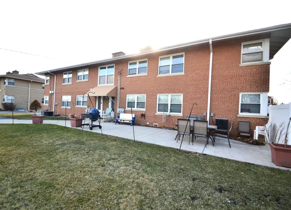$1,900 | 1461 Balmoral Avenue, Unit 1N, Westchester, IL 60154
