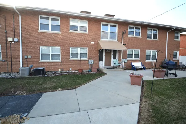 $1,900 | 1461 Balmoral Avenue, Unit 1N, Westchester, IL 60154