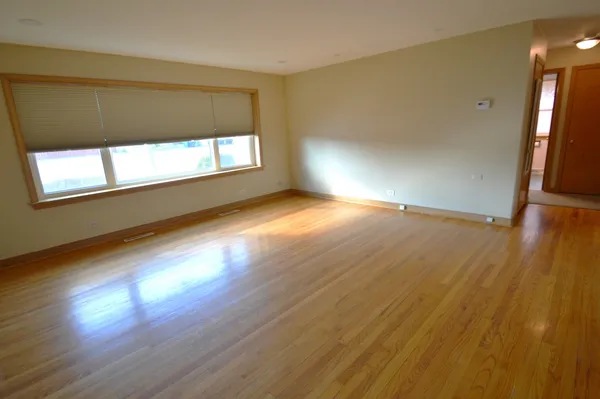 $1,900 | 1461 Balmoral Avenue, Unit 1N, Westchester, IL 60154