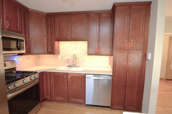 $1,900 | 1461 Balmoral Avenue, Unit 1N, Westchester, IL 60154