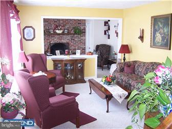42 Spring Street Bridgeton, NJ 08302 - Photo 2 of 12 Living Room