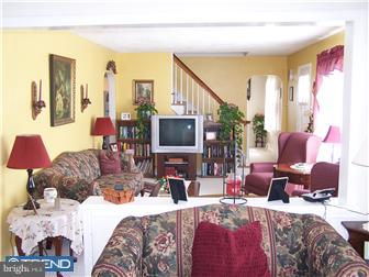42 Spring Street Bridgeton, NJ 08302 - Photo 4 of 12 Living Room