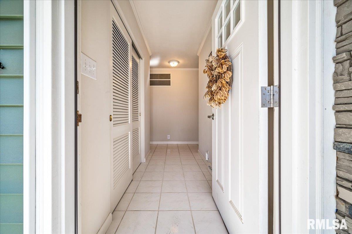 141 East High Point Road Peoria, IL 61614 - Photo 3 of 28 Gallery Image 3