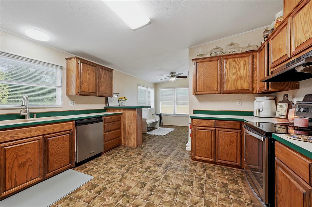305 Ridgecrest Road Pottsboro, TX 75076 - Photo 8 of 22 Gallery Image 8