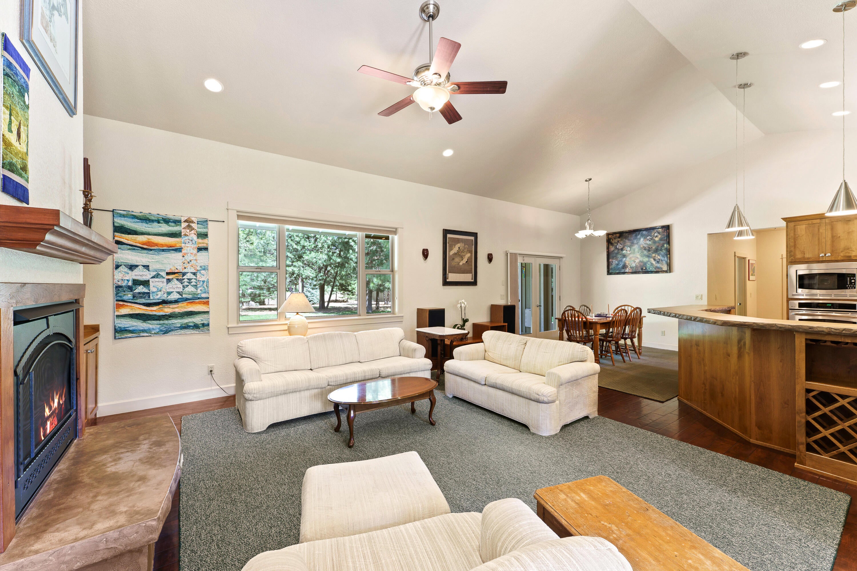 19236 Kiowa Road Bend, OR 97702 - Photo 10 of 52 Great room