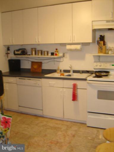 12306 Brolass Road Clinton, MD 20735 - Photo 7 of 11 Kitchen