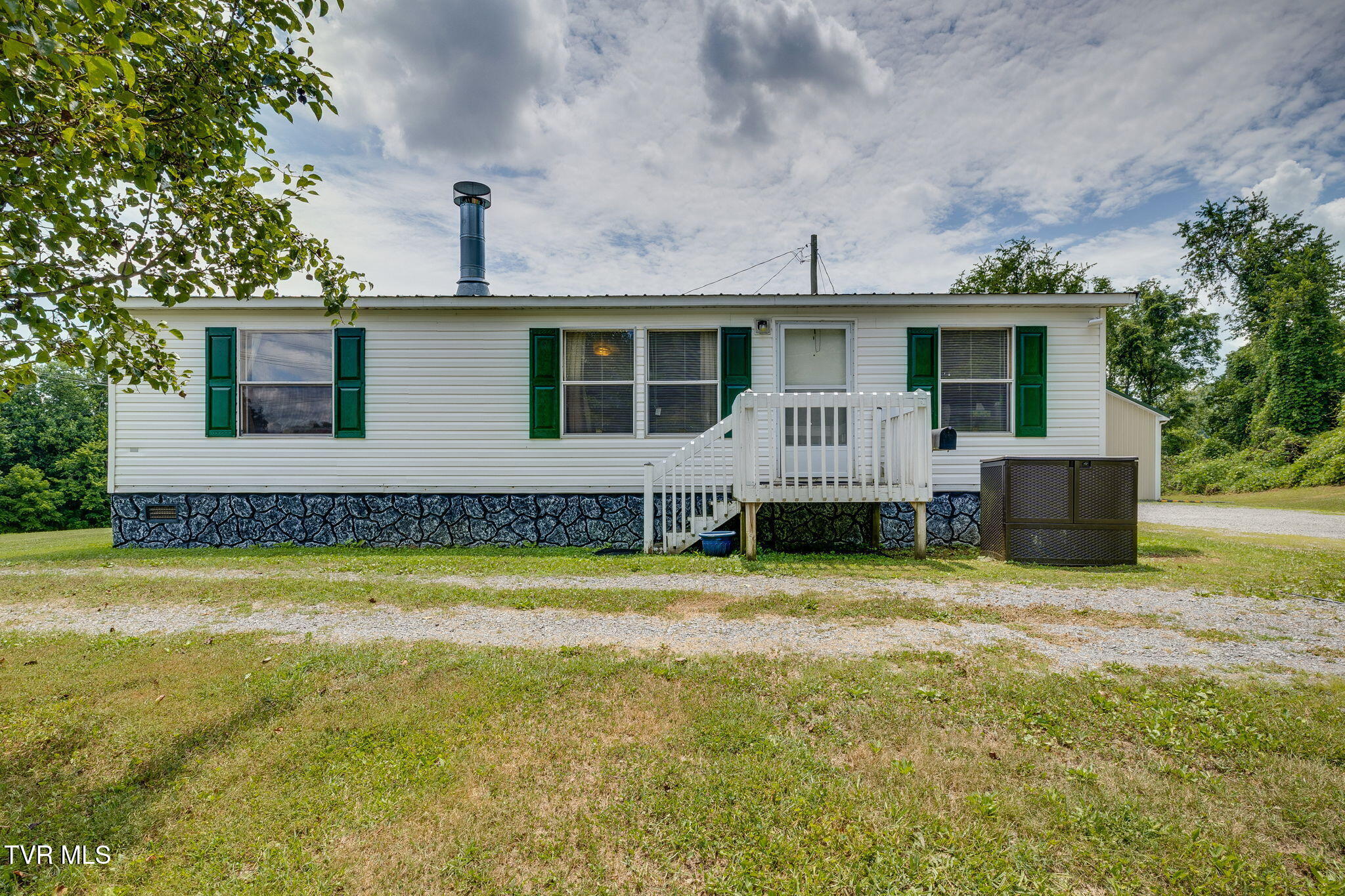 2588 West Carters Valley Road Surgoinsville, TN 37873 - Photo 4 of 54 001