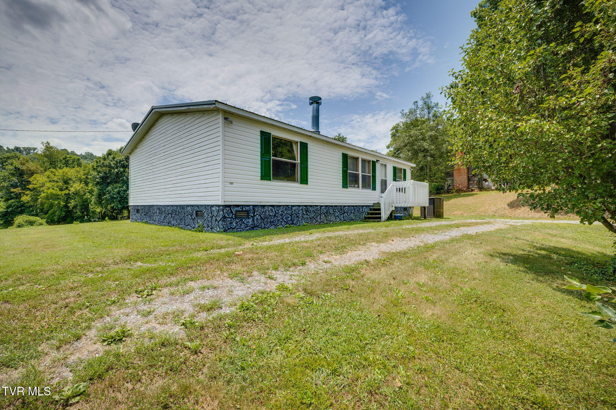 2588 West Carters Valley Road Surgoinsville, TN 37873 - Photo 9 of 54 002