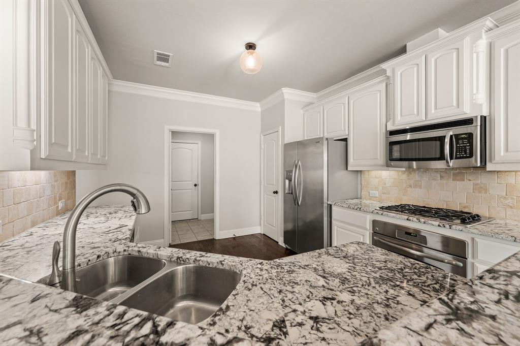250 Churchill Loop Grapevine, TX 76051 - Photo 12 of 38