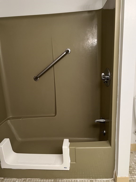 1550 Worcester Road, Unit 114 Framingham, MA 01702 - Photo 15 of 29 a bathroom with a shower