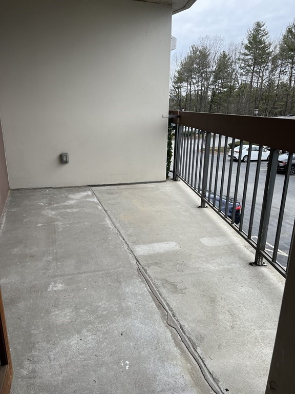 1550 Worcester Road, Unit 114 Framingham, MA 01702 - Photo 17 of 29 a view of a balcony