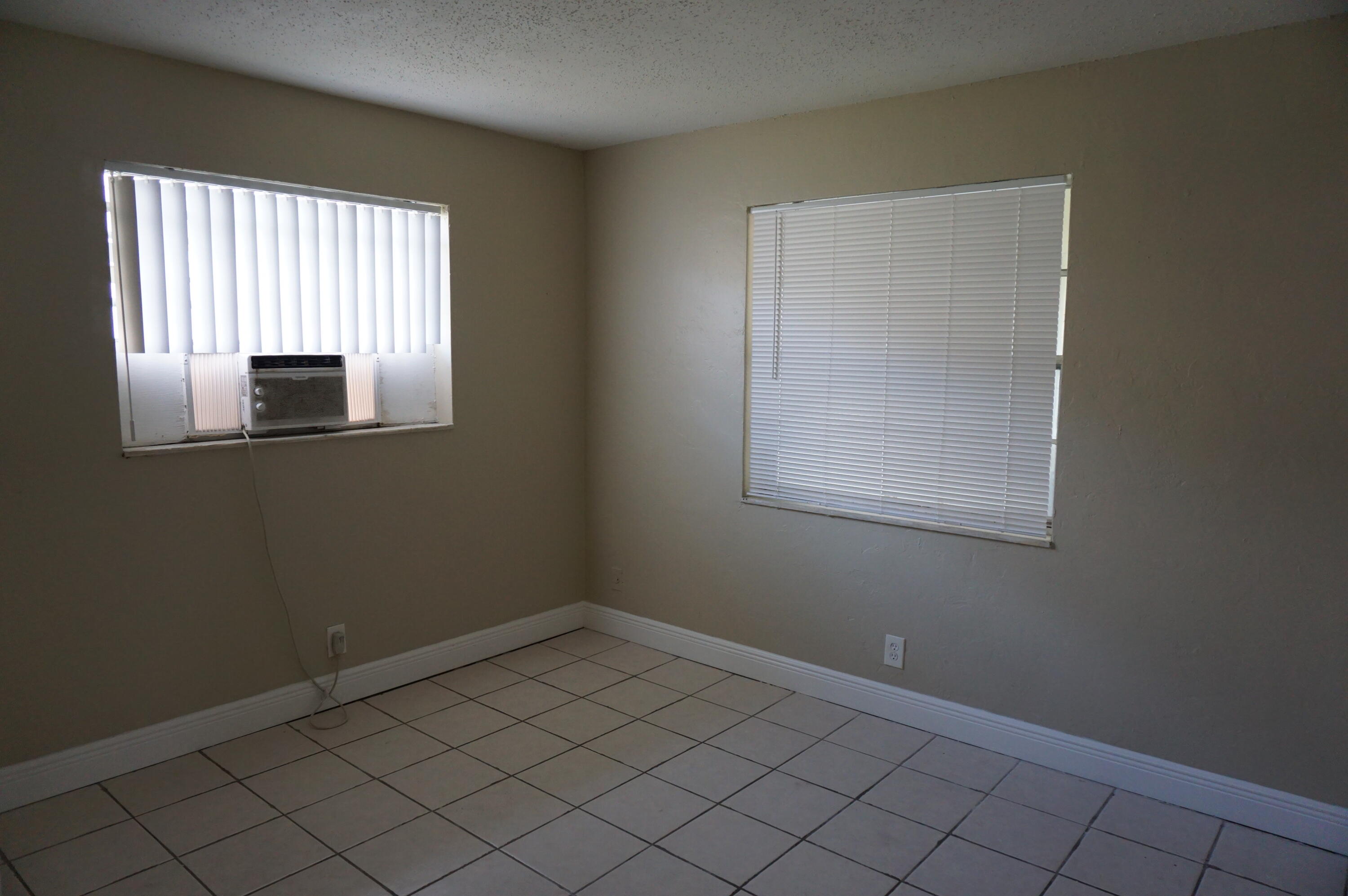 1601 AC Evans Street, Unit 7 Riviera Beach, FL 33404 - Photo 4 of 7 DSC06570