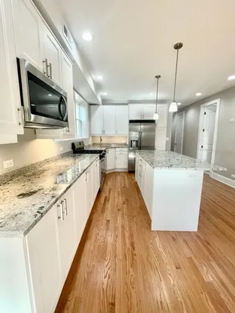 $3,100 | 5506 North Glenwood Avenue, Unit 1, Chicago, IL 60640