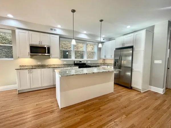 $3,100 | 5506 North Glenwood Avenue, Unit 1, Chicago, IL 60640