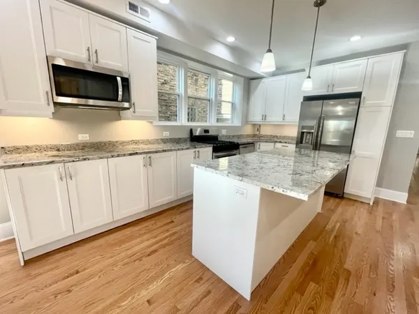 $3,100 | 5506 North Glenwood Avenue, Unit 1, Chicago, IL 60640